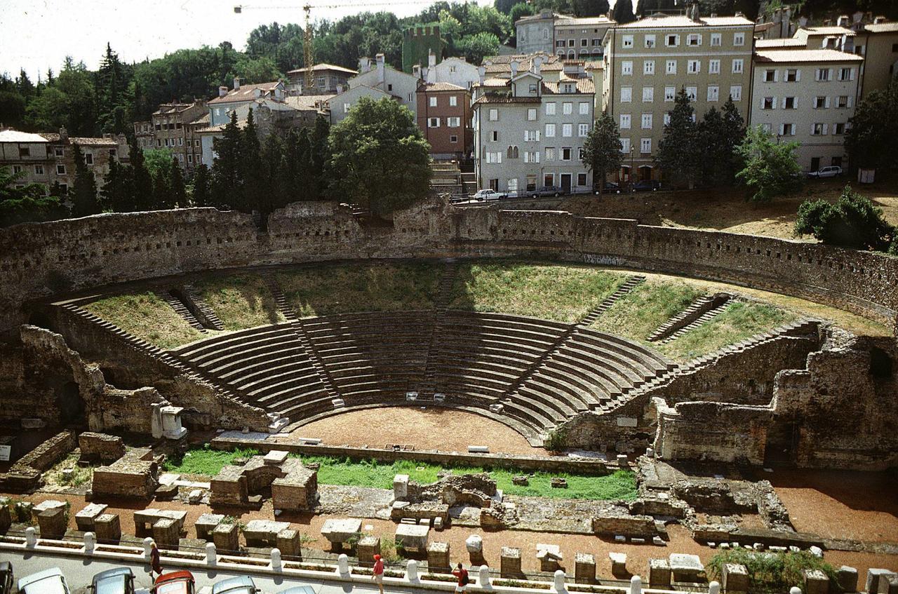 Residence Teatro Romano Трієст Екстер'єр фото